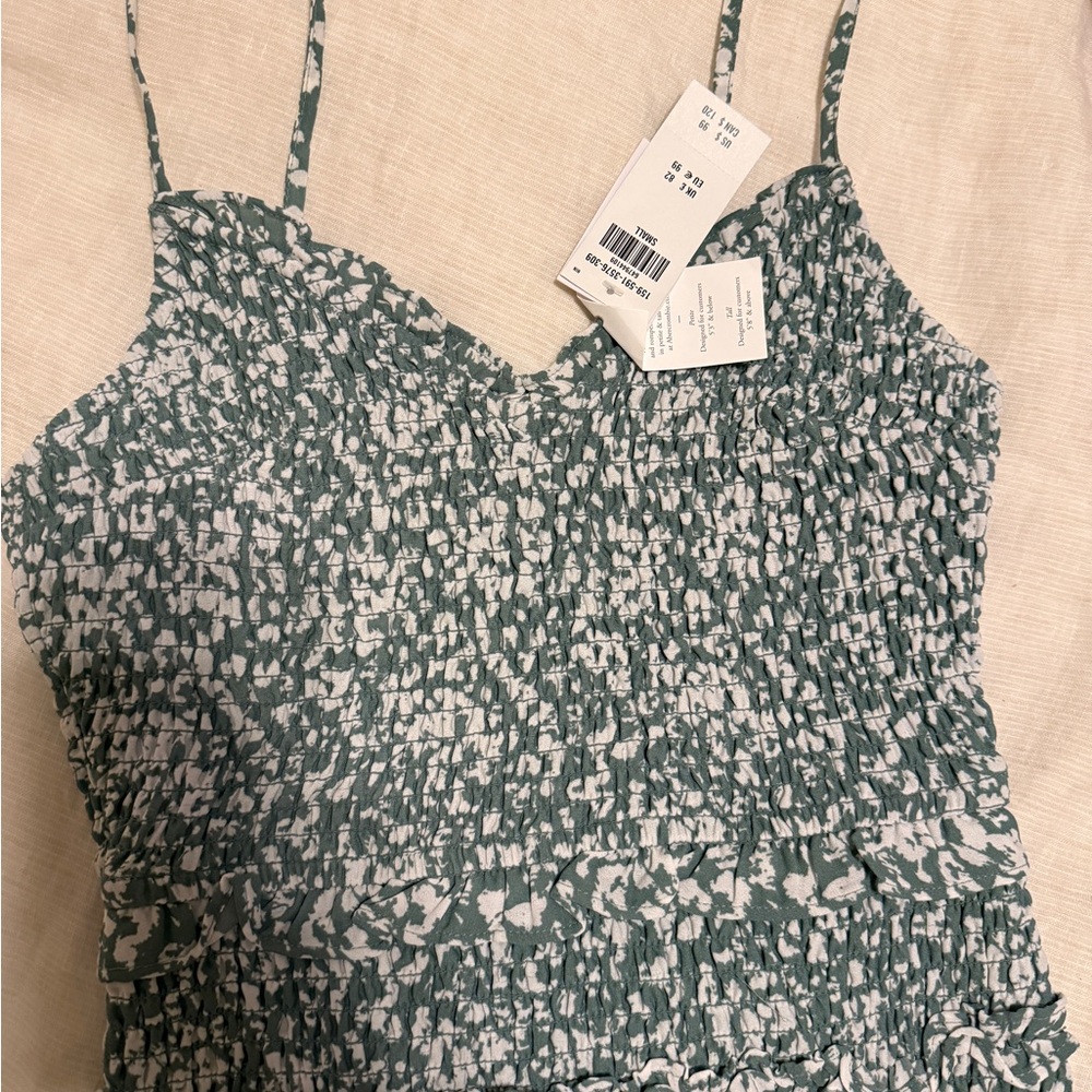 Abercrombie Green and White Smocked Dress - Size Small. New with tags - Picture 2 of 5
